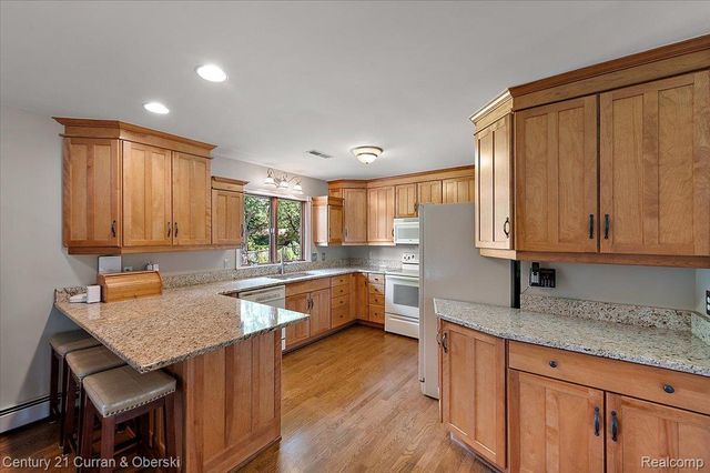 219 E Caledonia Street, Howell, MI 48843