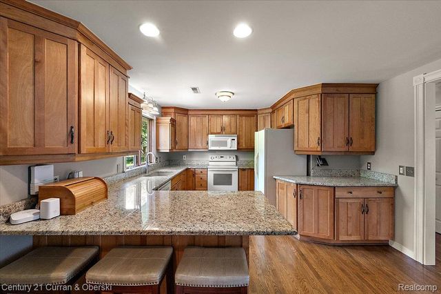 219 E Caledonia Street, Howell, MI 48843
