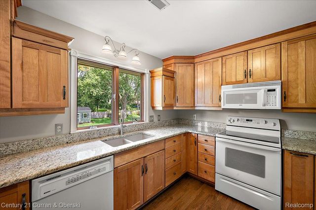 219 E Caledonia Street, Howell, MI 48843