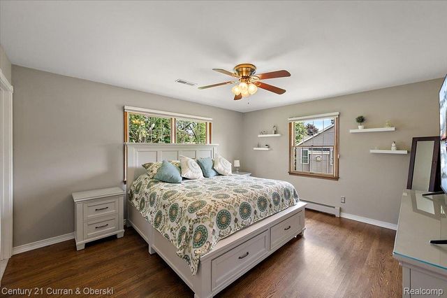 219 E Caledonia Street, Howell, MI 48843