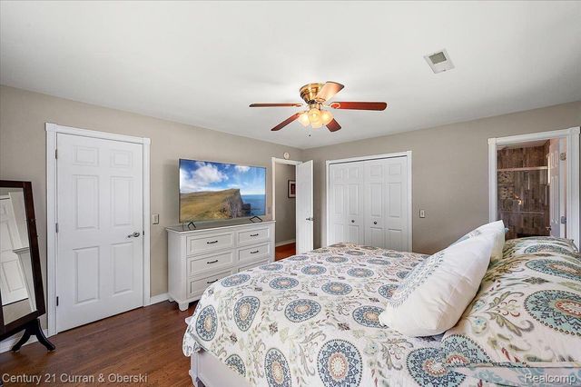 219 E Caledonia Street, Howell, MI 48843