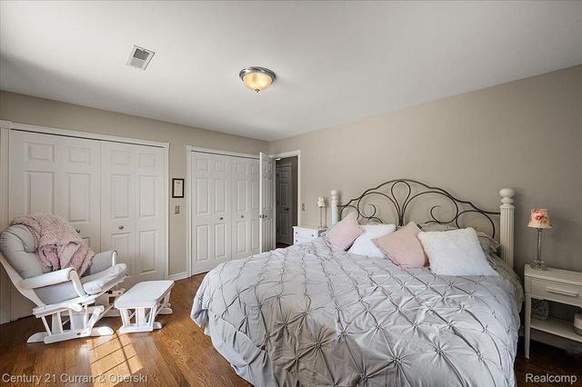 219 E Caledonia Street, Howell, MI 48843