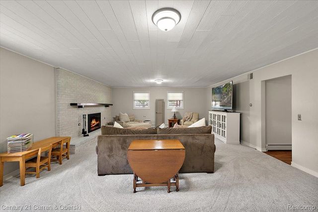 219 E Caledonia Street, Howell, MI 48843