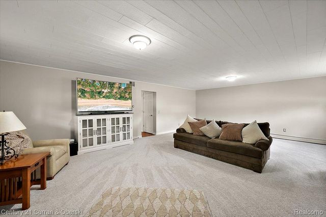 219 E Caledonia Street, Howell, MI 48843