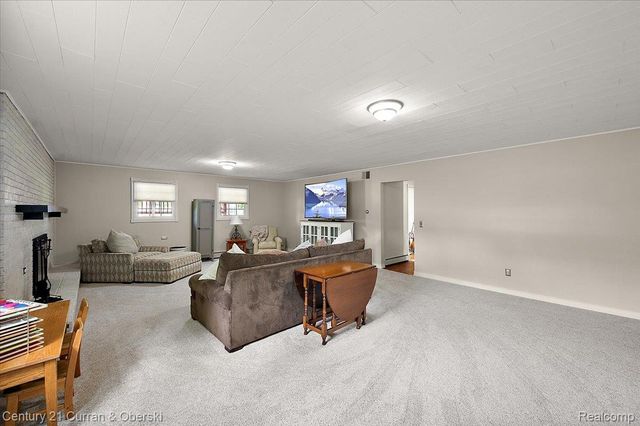 219 E Caledonia Street, Howell, MI 48843
