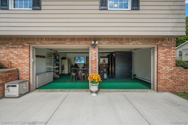 219 E Caledonia Street, Howell, MI 48843