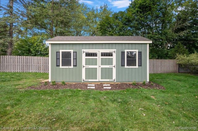 219 E Caledonia Street, Howell, MI 48843