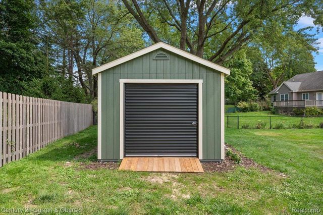 219 E Caledonia Street, Howell, MI 48843
