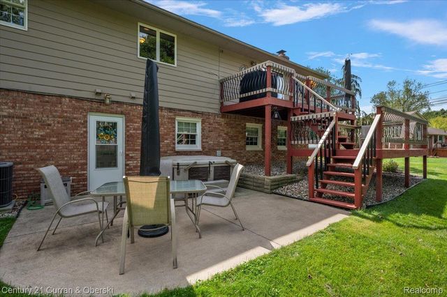 219 E Caledonia Street, Howell, MI 48843