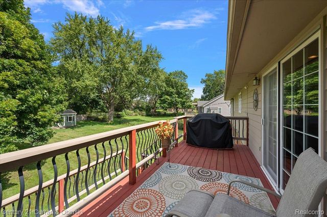 219 E Caledonia Street, Howell, MI 48843