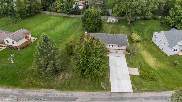 219 E Caledonia Street, Howell, MI 48843
