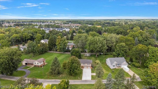 219 E Caledonia Street, Howell, MI 48843