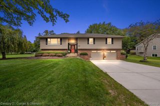 219 E Caledonia Street, Howell, MI 48843