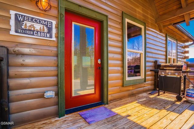 1740 Angela Starr Street, Sevierville, TN 37876