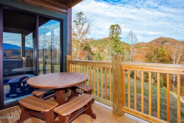 1740 Angela Starr Street, Sevierville, TN 37876