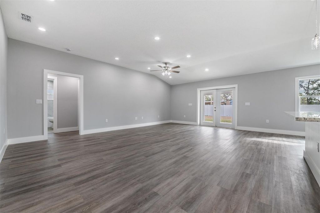 Image 18 of property listing at 11734 ORANGE COURT, Dade City, FL 33525