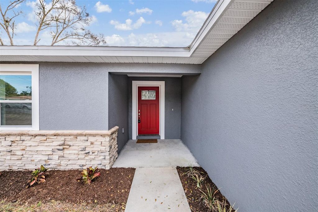 Image 6 of property listing at 11734 ORANGE COURT, Dade City, FL 33525