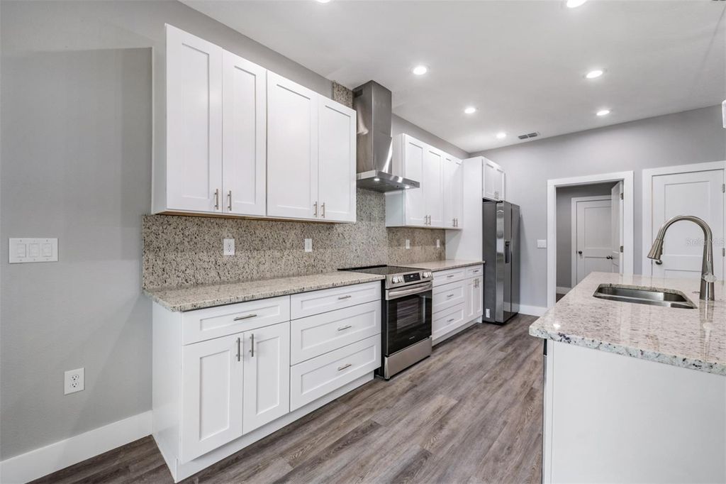 Image 10 of property listing at 11734 ORANGE COURT, Dade City, FL 33525