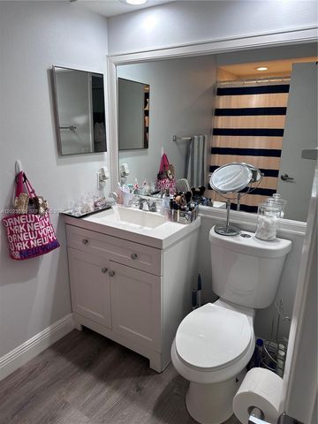 15205 SW 48th Ter H-80, Miami, FL 33185