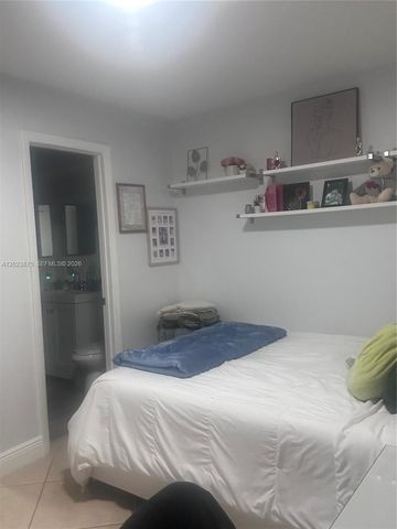 15205 SW 48th Ter H-80, Miami, FL 33185
