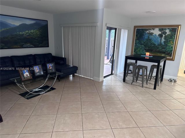 15205 SW 48th Ter H-80, Miami, FL 33185