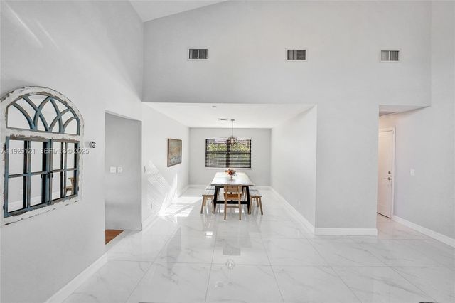 3071 Perriwinkle Cir, Davie, FL 33328