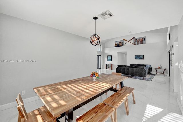 3071 Perriwinkle Cir, Davie, FL 33328