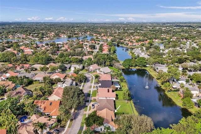 3071 Perriwinkle Cir, Davie, FL 33328