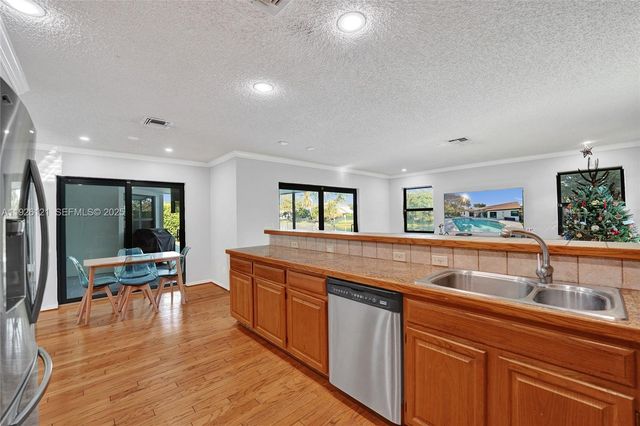 3071 Perriwinkle Cir, Davie, FL 33328