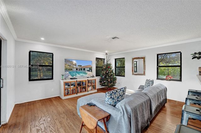 3071 Perriwinkle Cir, Davie, FL 33328