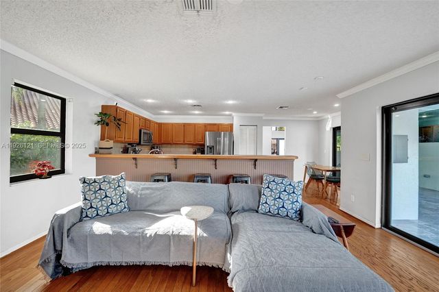 3071 Perriwinkle Cir, Davie, FL 33328