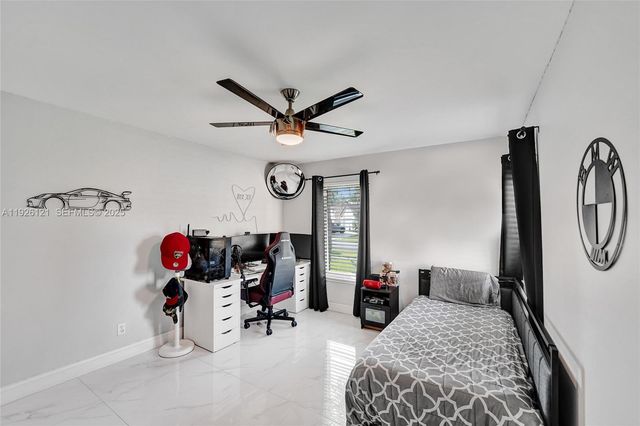 3071 Perriwinkle Cir, Davie, FL 33328