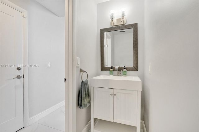 3071 Perriwinkle Cir, Davie, FL 33328