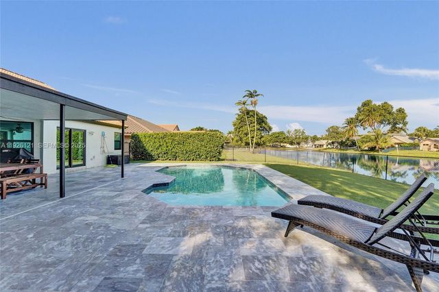 3071 Perriwinkle Cir, Davie, FL 33328