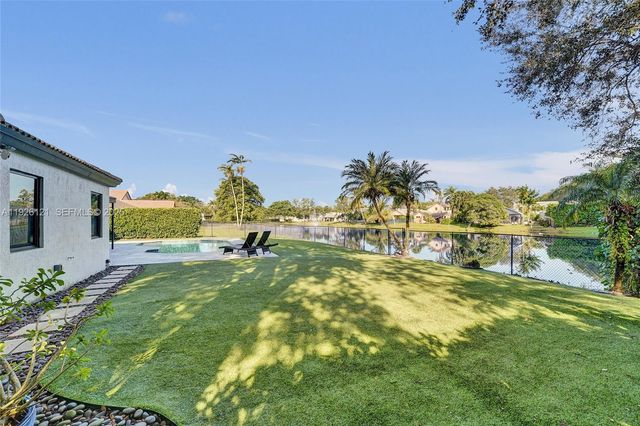 3071 Perriwinkle Cir, Davie, FL 33328