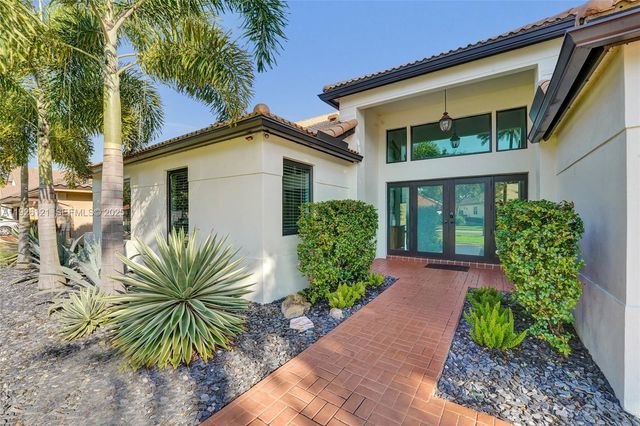 3071 Perriwinkle Cir, Davie, FL 33328