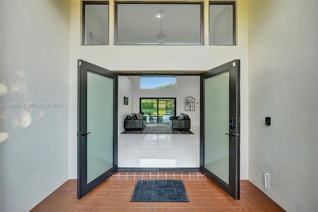 3071 Perriwinkle Cir, Davie, FL 33328