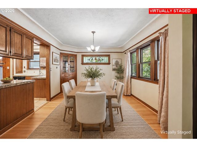 3404 Se WASHINGTON St, Portland, OR 97214