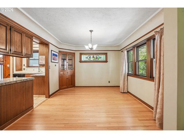 3404 Se WASHINGTON St, Portland, OR 97214