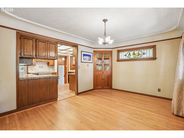 3404 Se WASHINGTON St, Portland, OR 97214