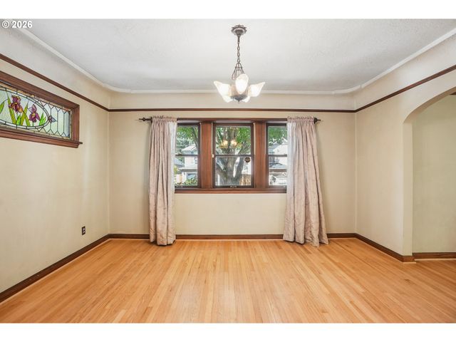3404 Se WASHINGTON St, Portland, OR 97214