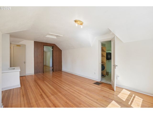 3404 Se WASHINGTON St, Portland, OR 97214
