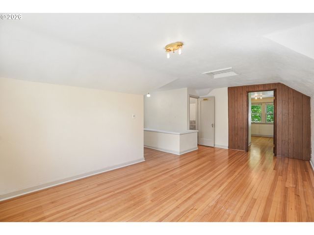 3404 Se WASHINGTON St, Portland, OR 97214