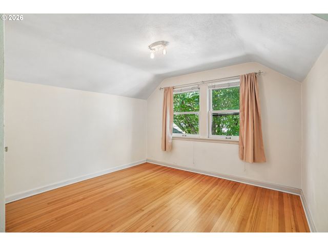 3404 Se WASHINGTON St, Portland, OR 97214