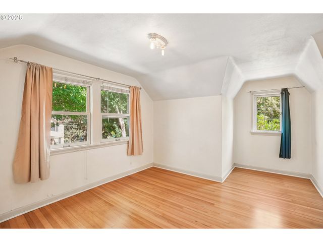 3404 Se WASHINGTON St, Portland, OR 97214