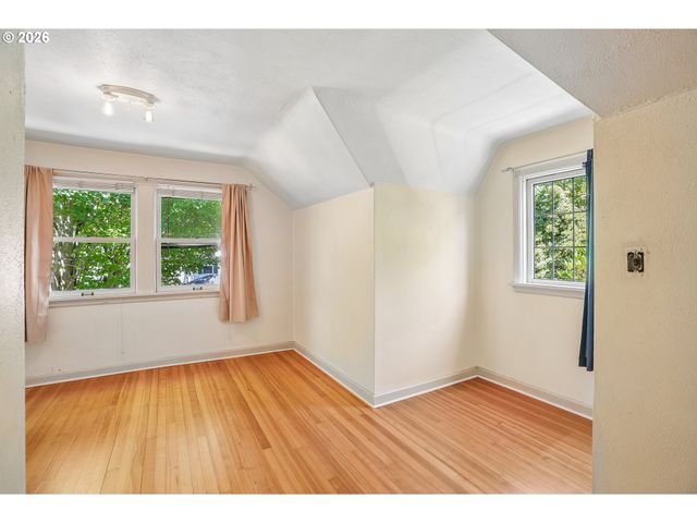 3404 Se WASHINGTON St, Portland, OR 97214