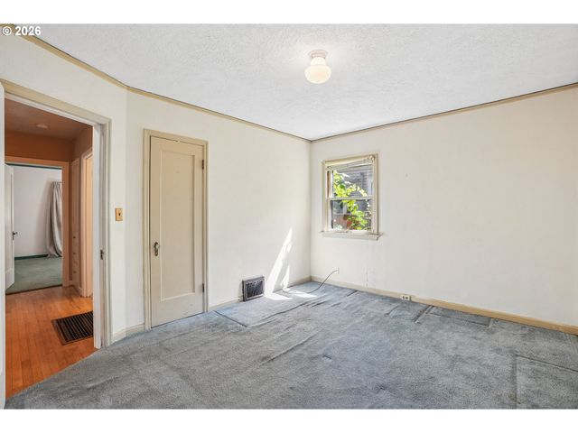 3404 Se WASHINGTON St, Portland, OR 97214