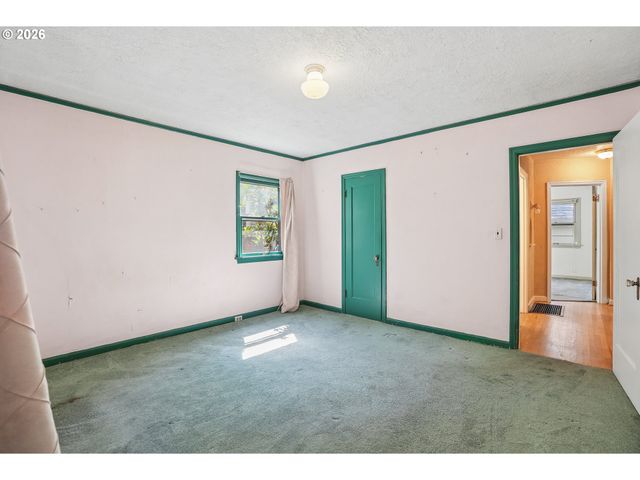 3404 Se WASHINGTON St, Portland, OR 97214