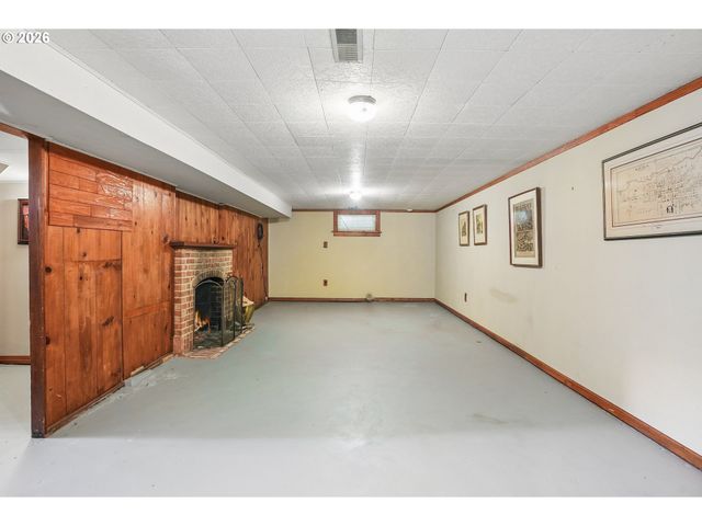 3404 Se WASHINGTON St, Portland, OR 97214