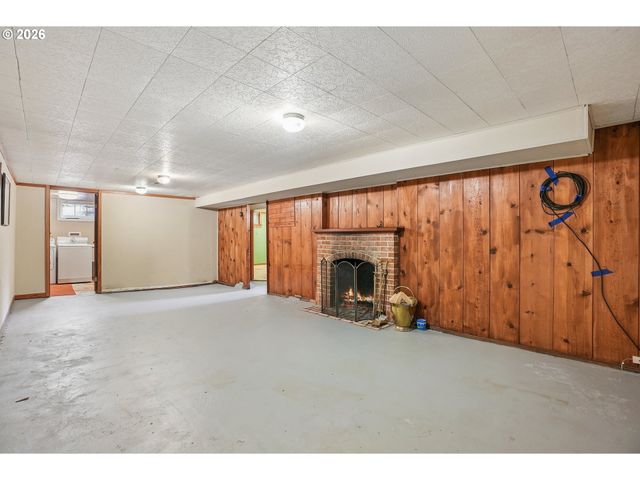 3404 Se WASHINGTON St, Portland, OR 97214